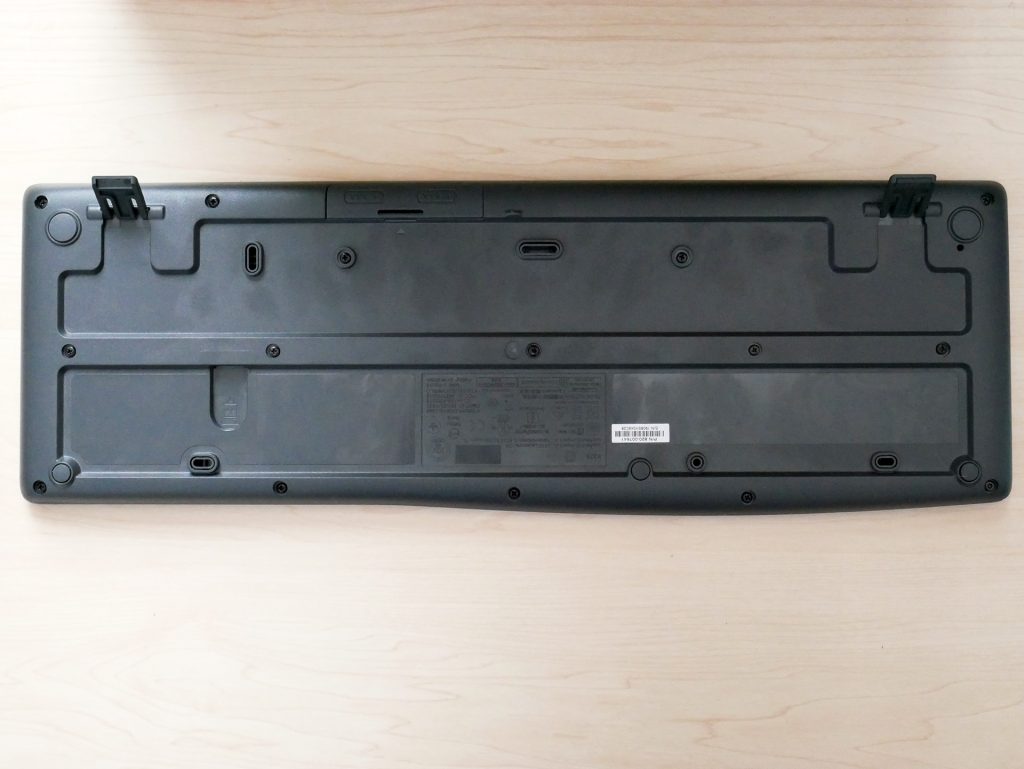 ロジクールのワイヤレスキーボードK275の底面