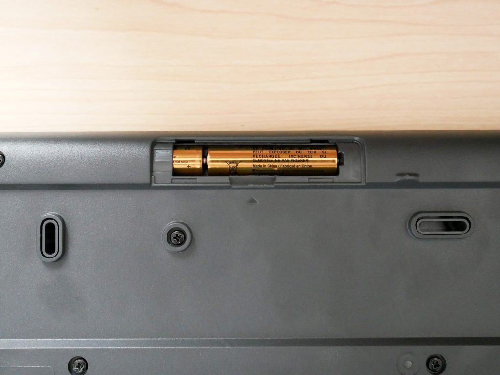 ロジクールのワイヤレスキーボードK275に装着した単四電池