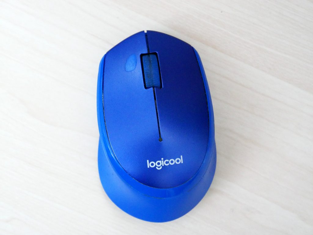 Logicool M330 ブルーのデザイン