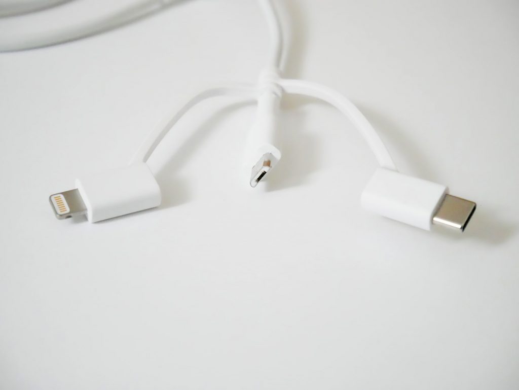 Lightning,MicroUSB,USB-C端子