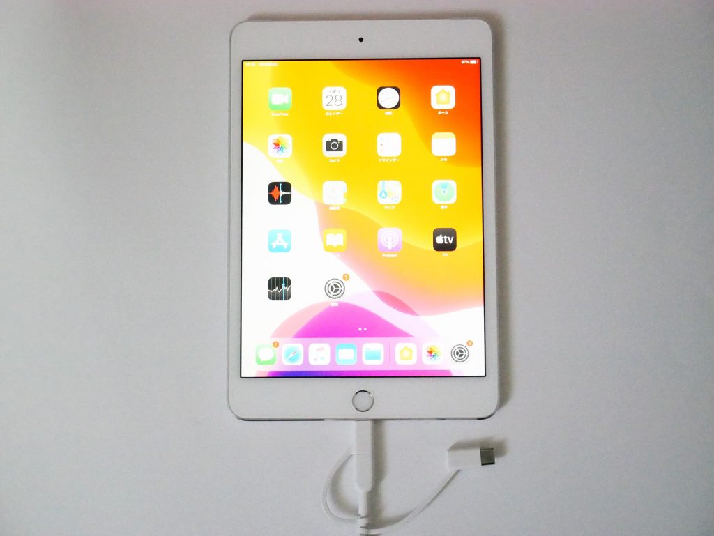 iPad miniにAnker PowerLine ll 3-in-1 ケーブルを接続