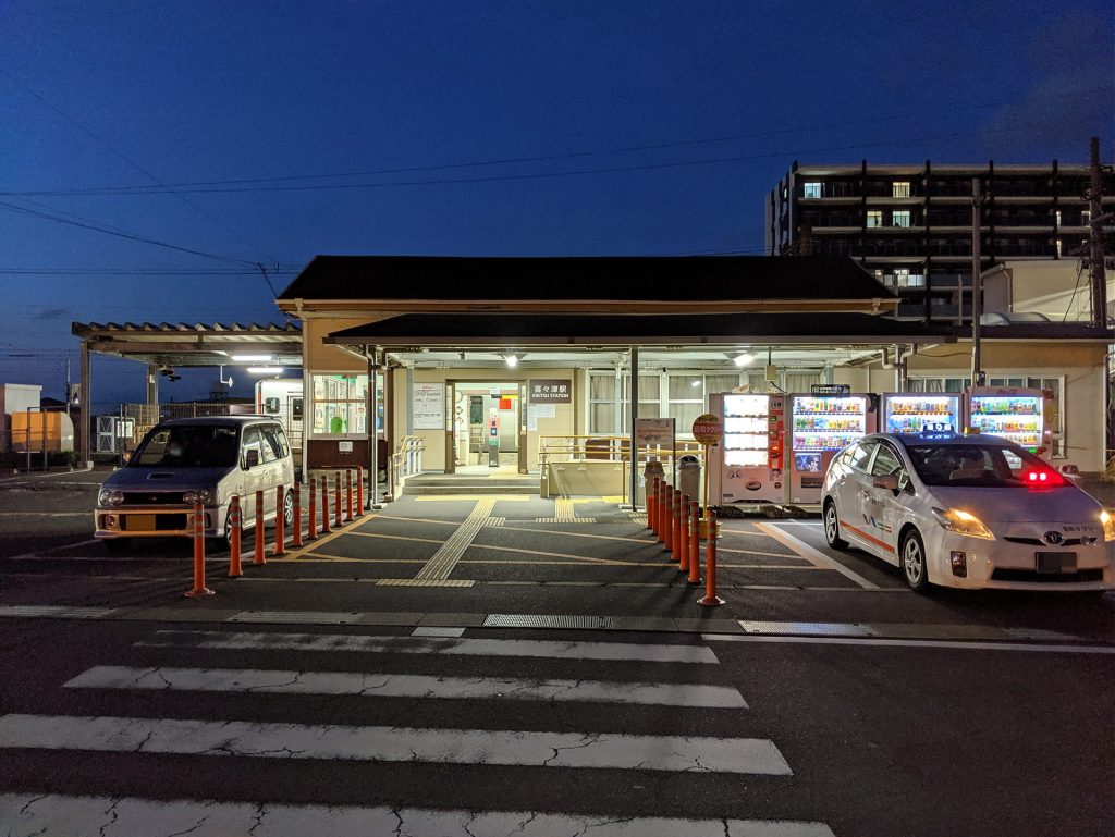Google Pixel 3 XLで撮影した夜の駅の写真