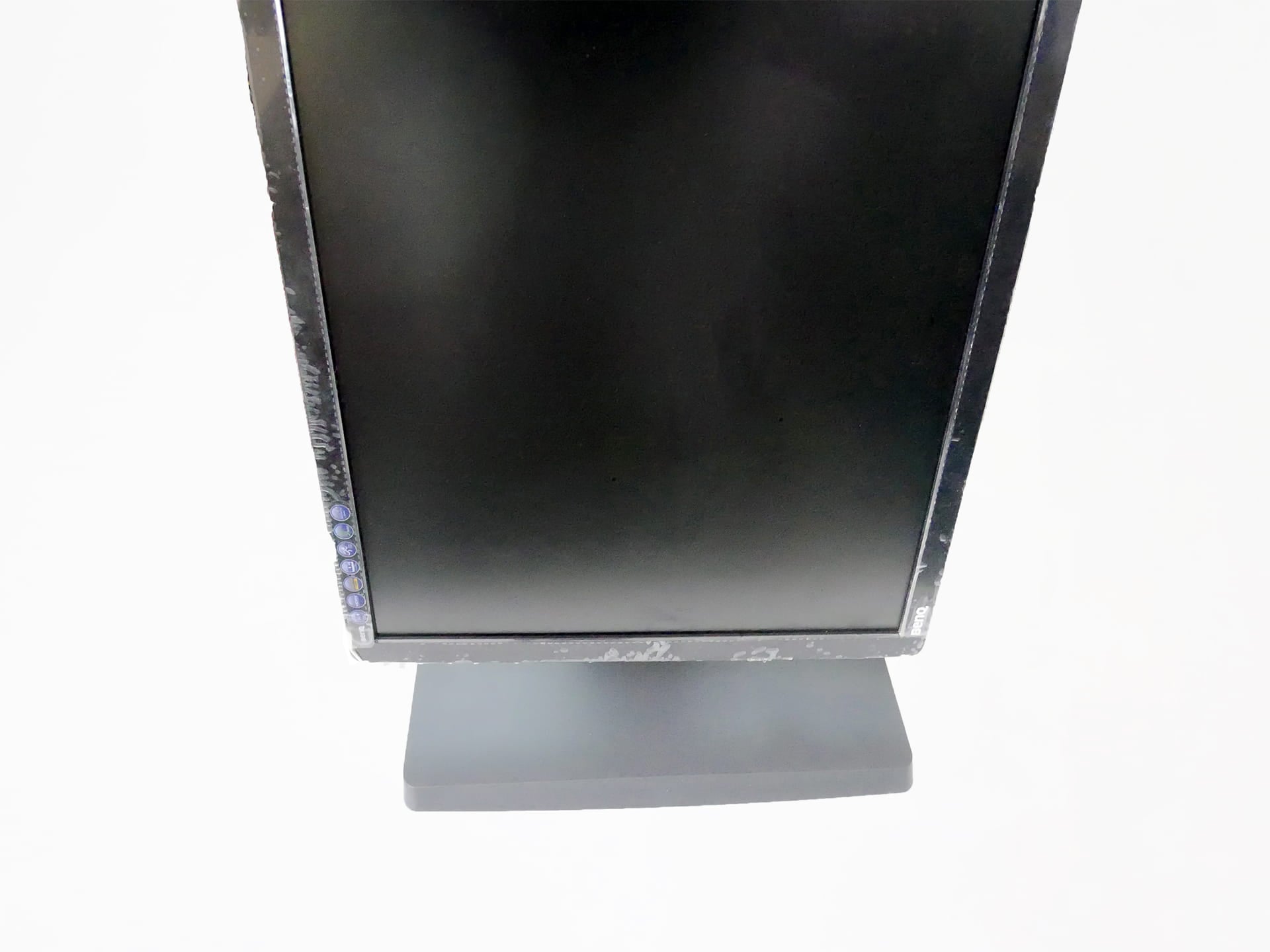 Amazonベーシック LCDモニタースタンドで縦にモニタを回転させた状態
