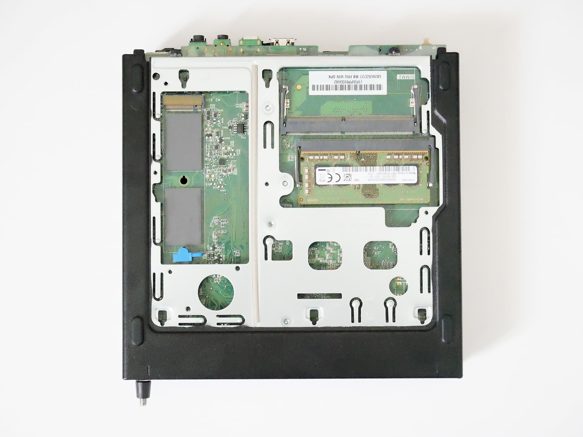 ThinkCentre M75q-1 TinyメモリとSSD設置スペース