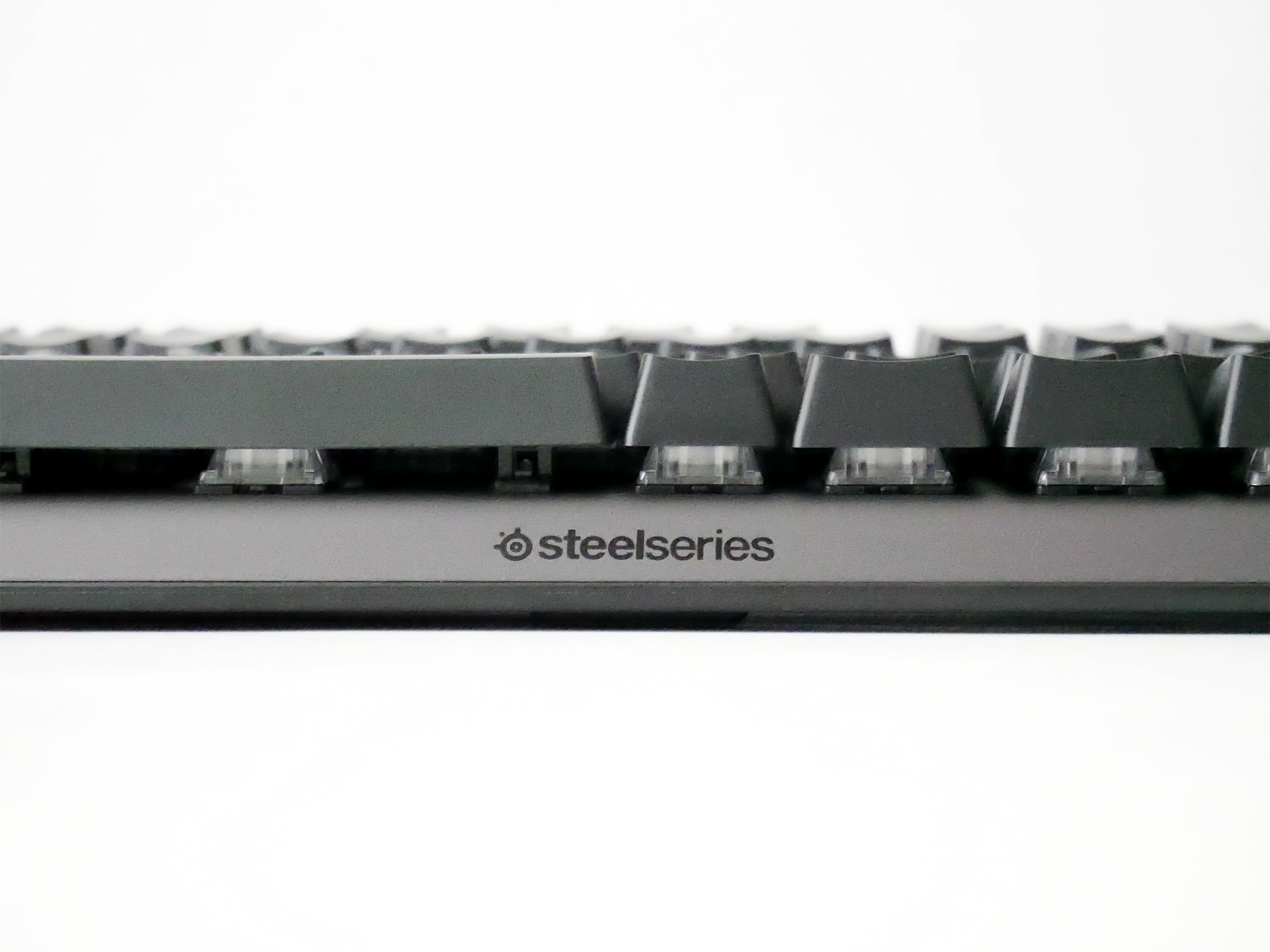 ゲームをせずとも軽い押し心地で早打ちしやすいキーボード SteelSeries