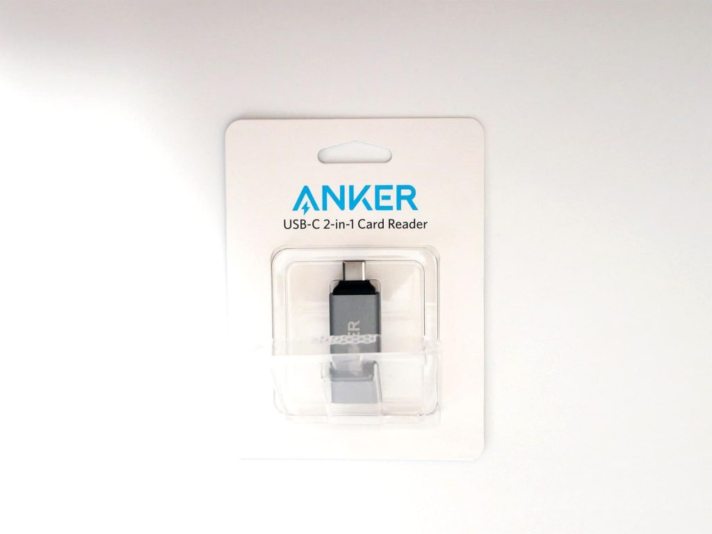 Anker USB-C 2-in-1 カードリーダーのパッケージのフタを開けた状態