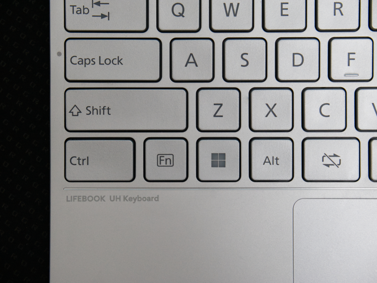 押し心地良好な薄型モバイルキーボード「LIFEBOOK UH Keyboard 